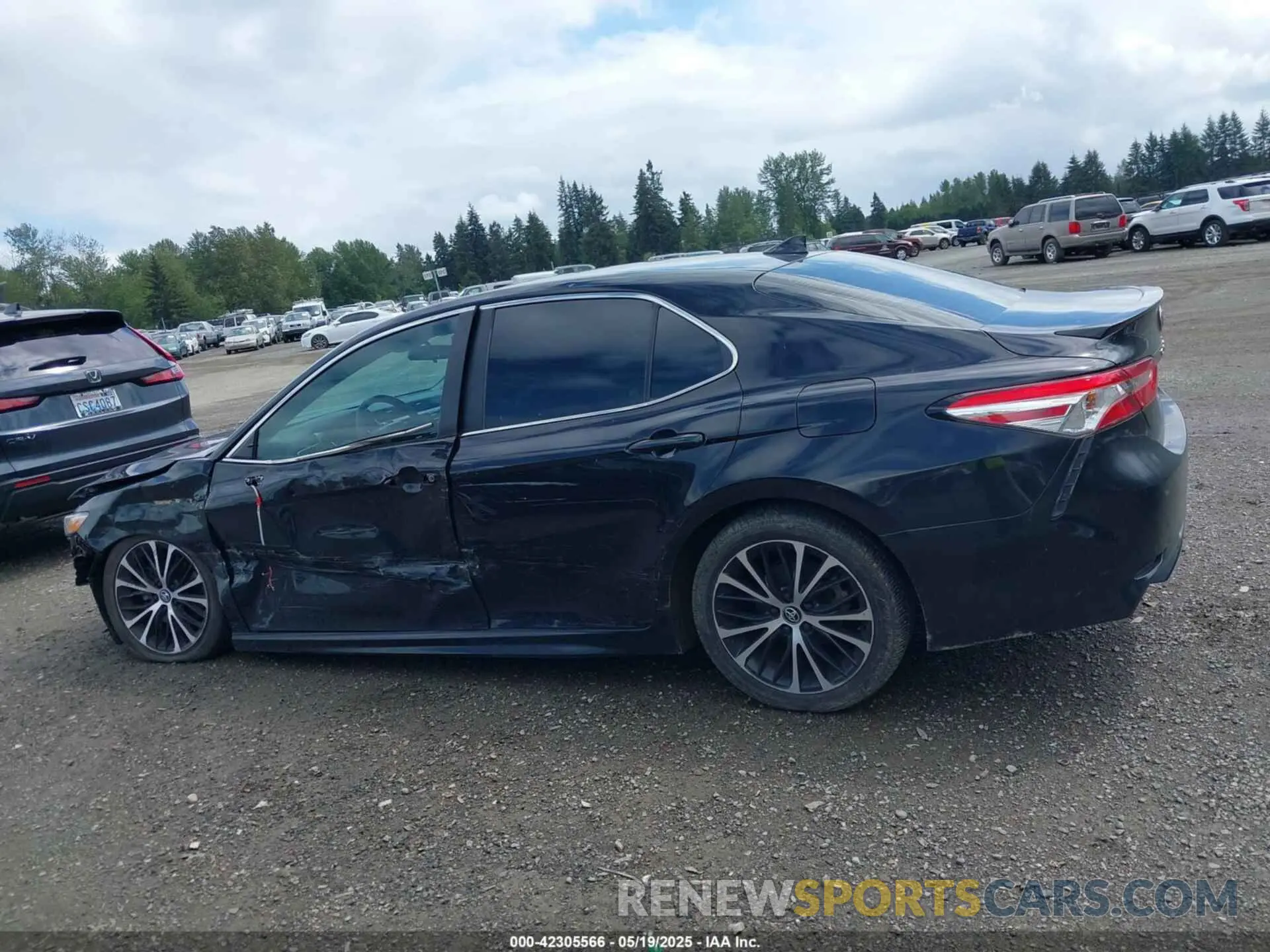 15 Photograph of a damaged car 4T1G11AK6LU936120 TOYOTA CAMRY 2020