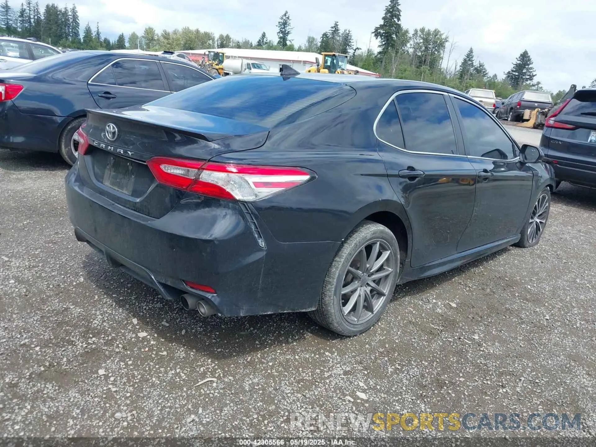 4 Photograph of a damaged car 4T1G11AK6LU936120 TOYOTA CAMRY 2020