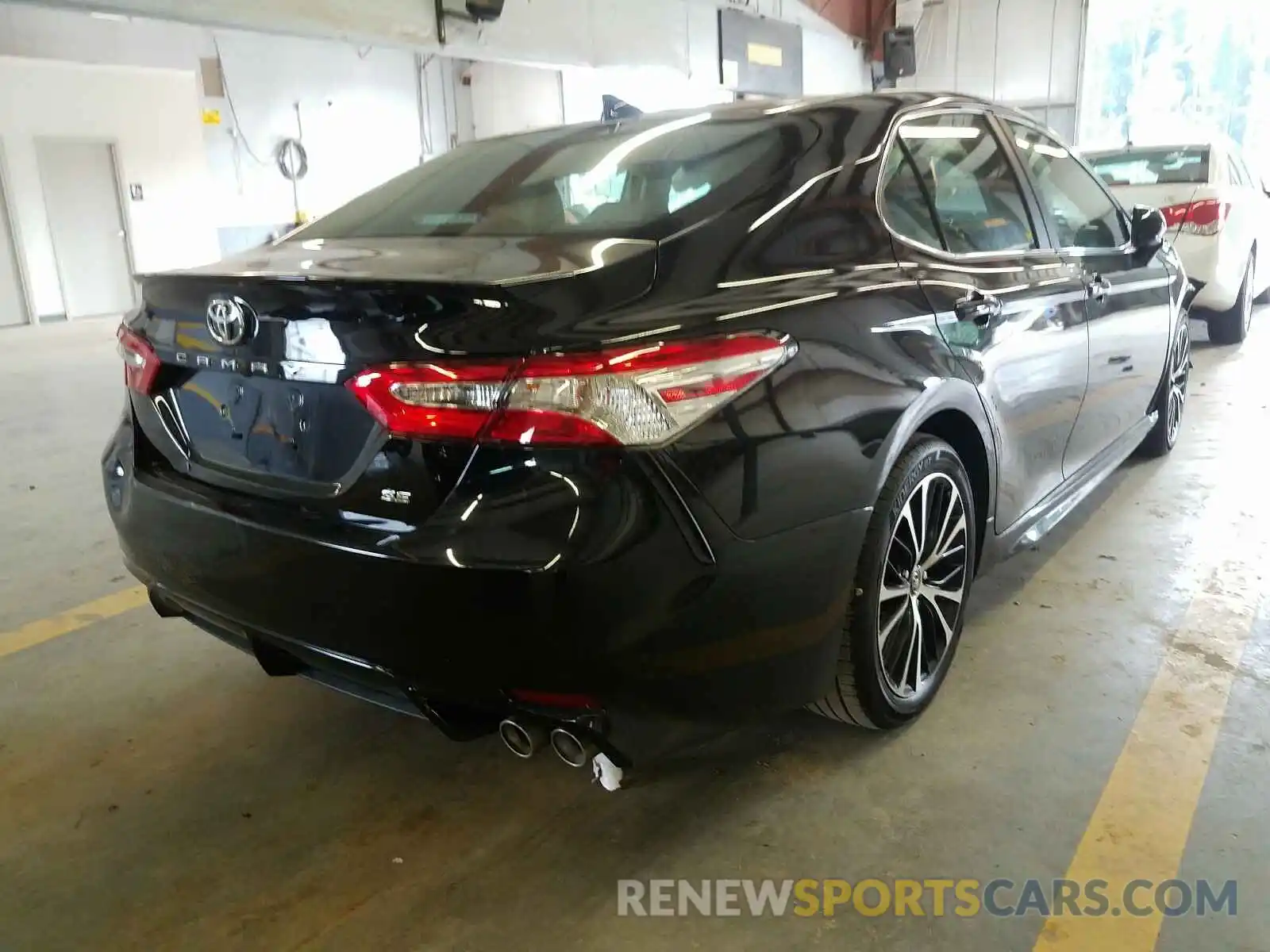 4 Photograph of a damaged car 4T1G11AK6LU940734 TOYOTA CAMRY 2020