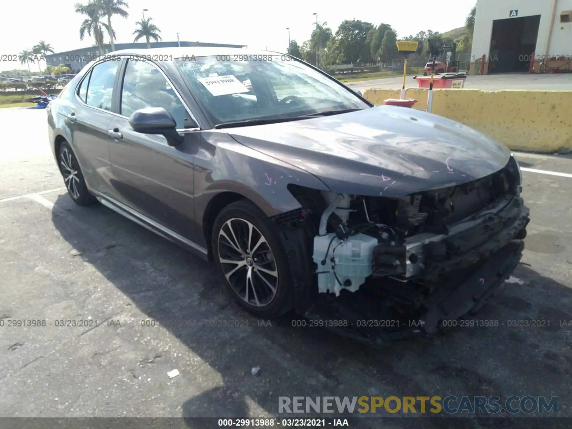 1 Photograph of a damaged car 4T1G11AK6LU944475 TOYOTA CAMRY 2020