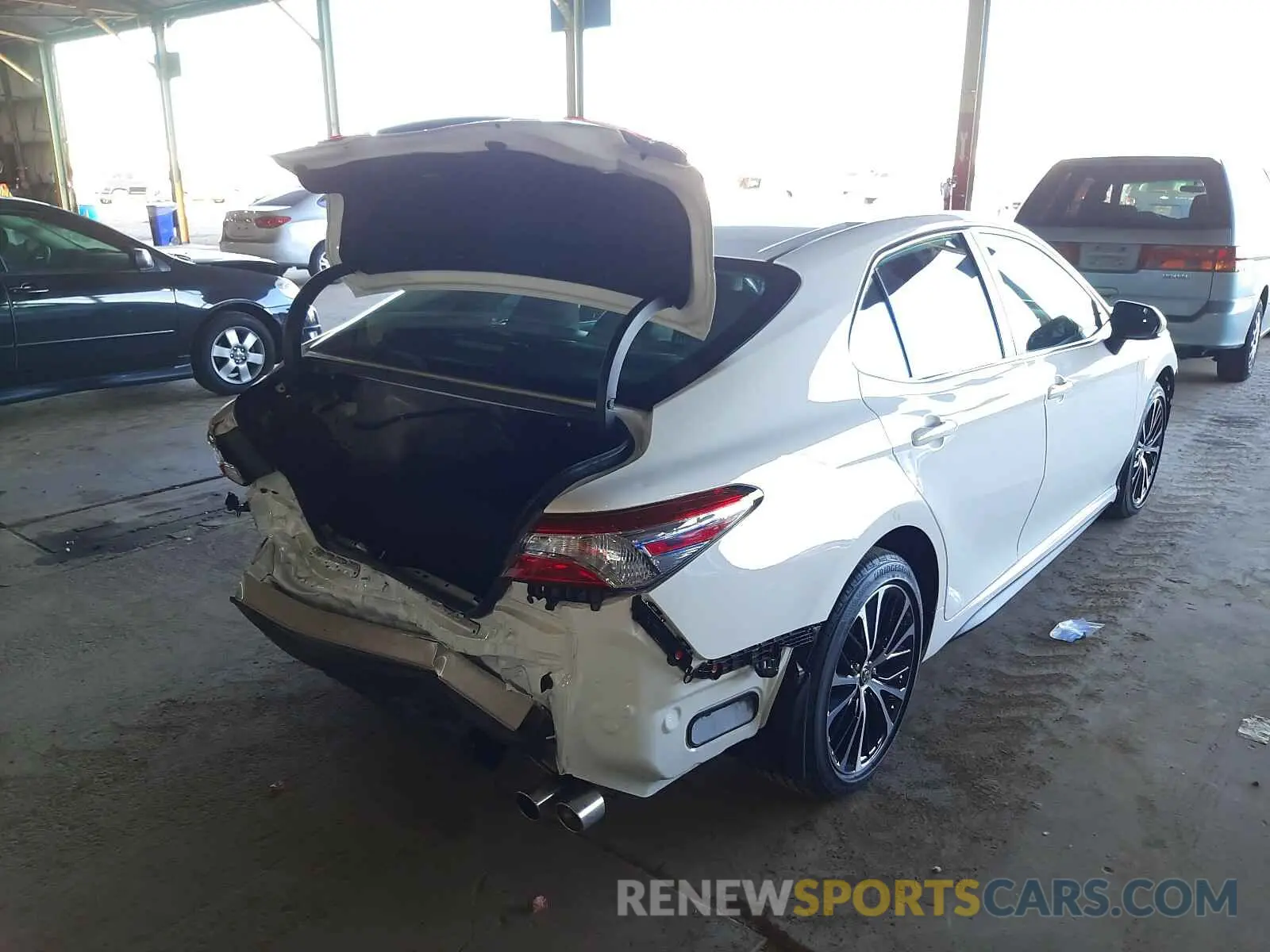 4 Photograph of a damaged car 4T1G11AK6LU949160 TOYOTA CAMRY 2020