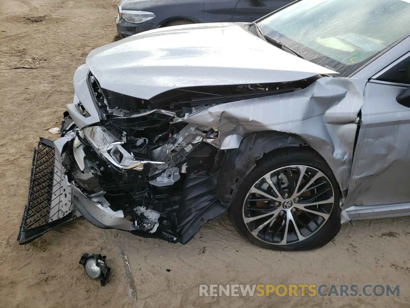 9 Photograph of a damaged car 4T1G11AK6LU951457 TOYOTA CAMRY 2020