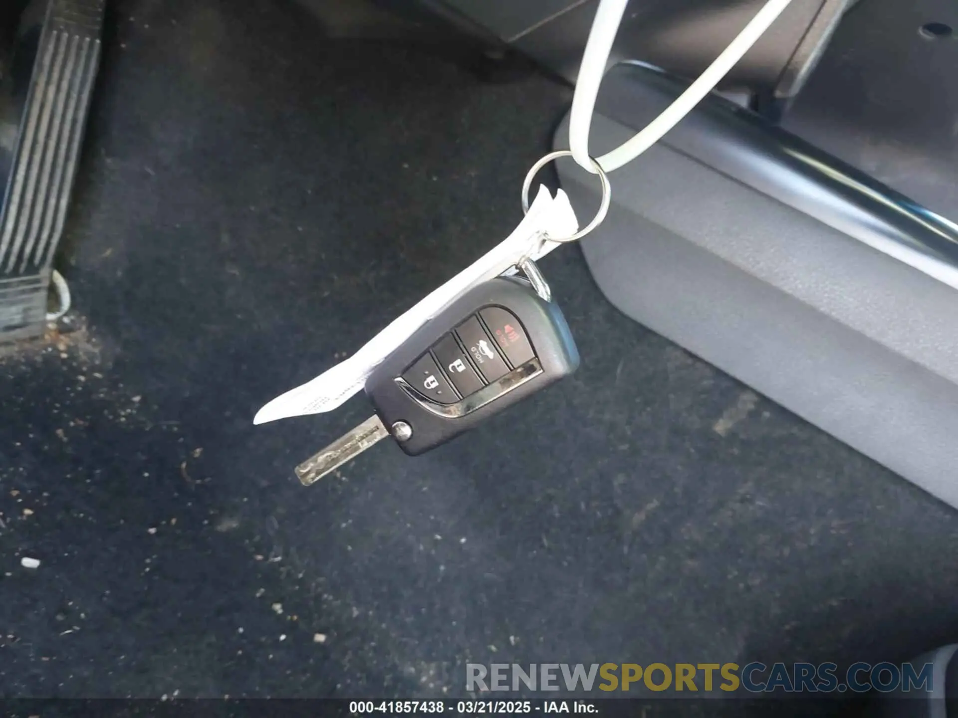 11 Photograph of a damaged car 4T1G11AK6LU953953 TOYOTA CAMRY 2020