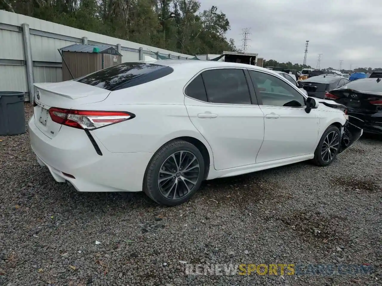 3 Photograph of a damaged car 4T1G11AK6LU963060 TOYOTA CAMRY 2020