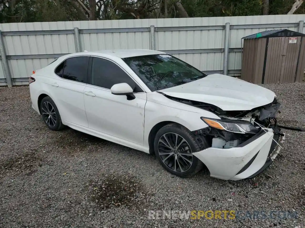 4 Photograph of a damaged car 4T1G11AK6LU963060 TOYOTA CAMRY 2020