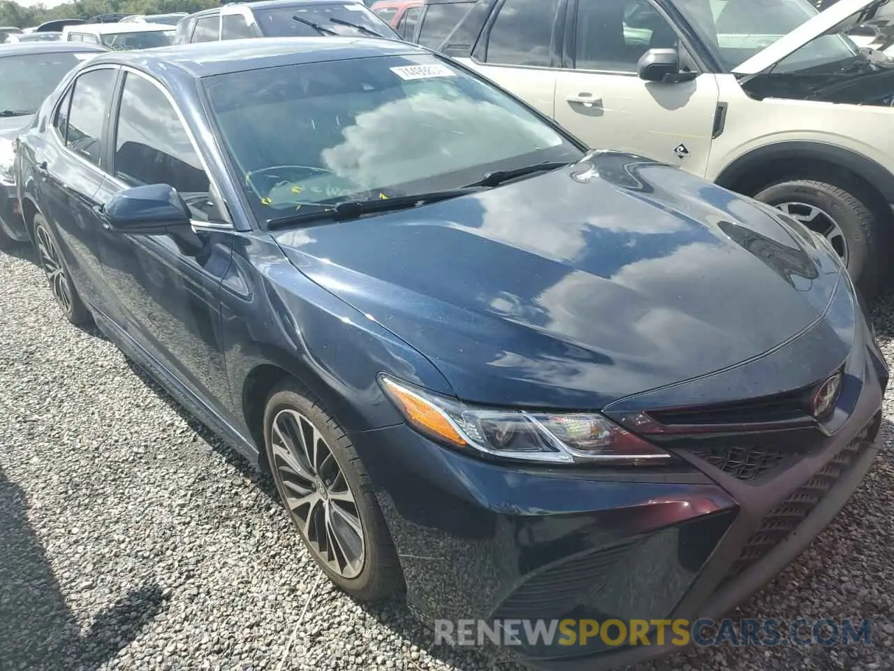 4 Photograph of a damaged car 4T1G11AK6LU964287 TOYOTA CAMRY 2020