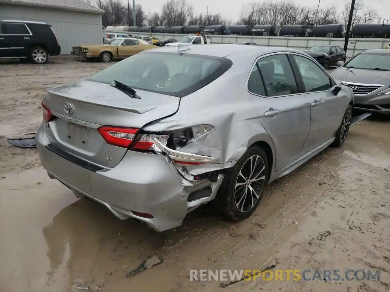 4 Photograph of a damaged car 4T1G11AK6LU969263 TOYOTA CAMRY 2020