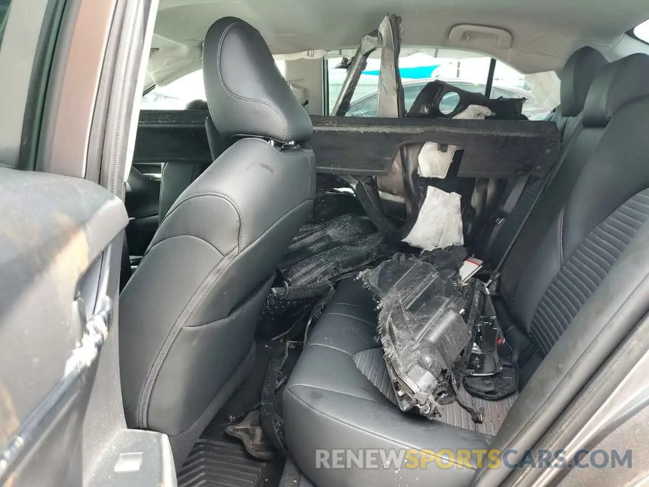 10 Photograph of a damaged car 4T1G11AK6LU969473 TOYOTA CAMRY 2020