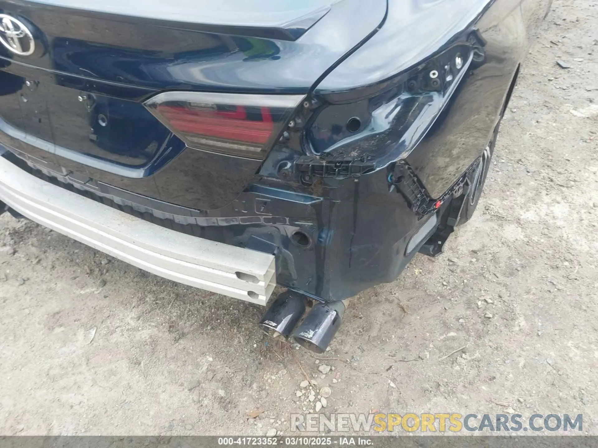 21 Photograph of a damaged car 4T1G11AK6LU969747 TOYOTA CAMRY 2020