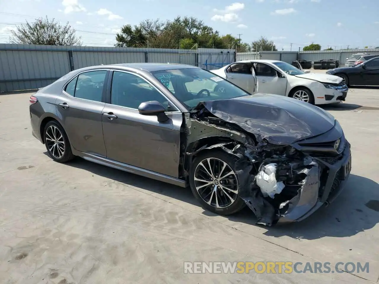 4 Photograph of a damaged car 4T1G11AK6LU970879 TOYOTA CAMRY 2020