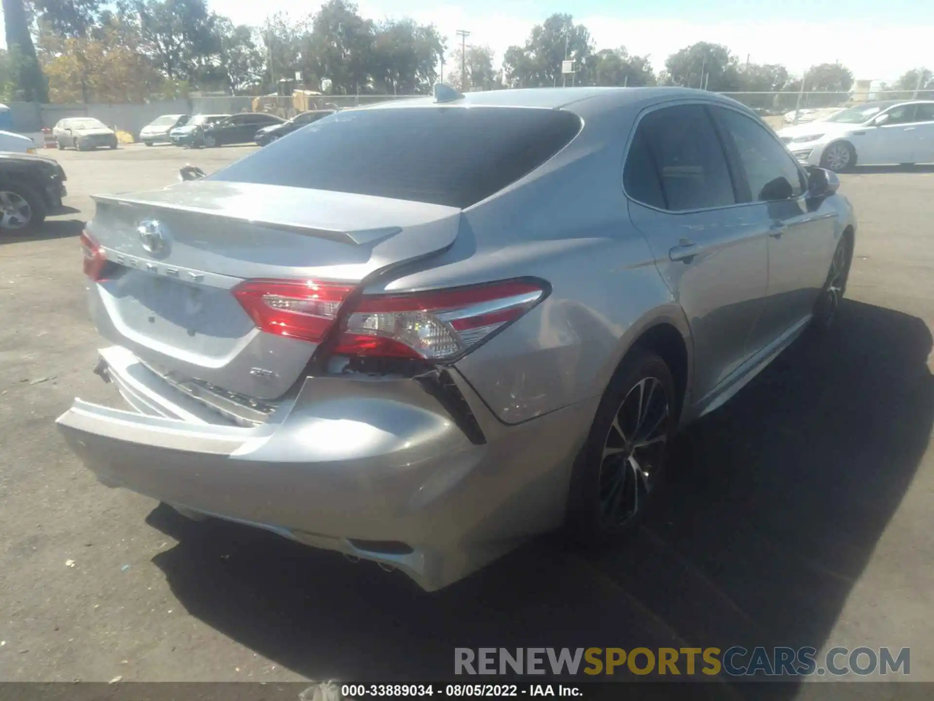 4 Photograph of a damaged car 4T1G11AK6LU972342 TOYOTA CAMRY 2020