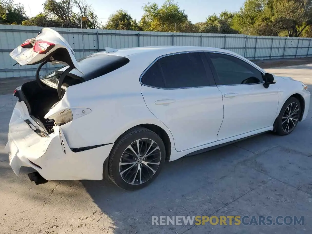 3 Photograph of a damaged car 4T1G11AK6LU982689 TOYOTA CAMRY 2020