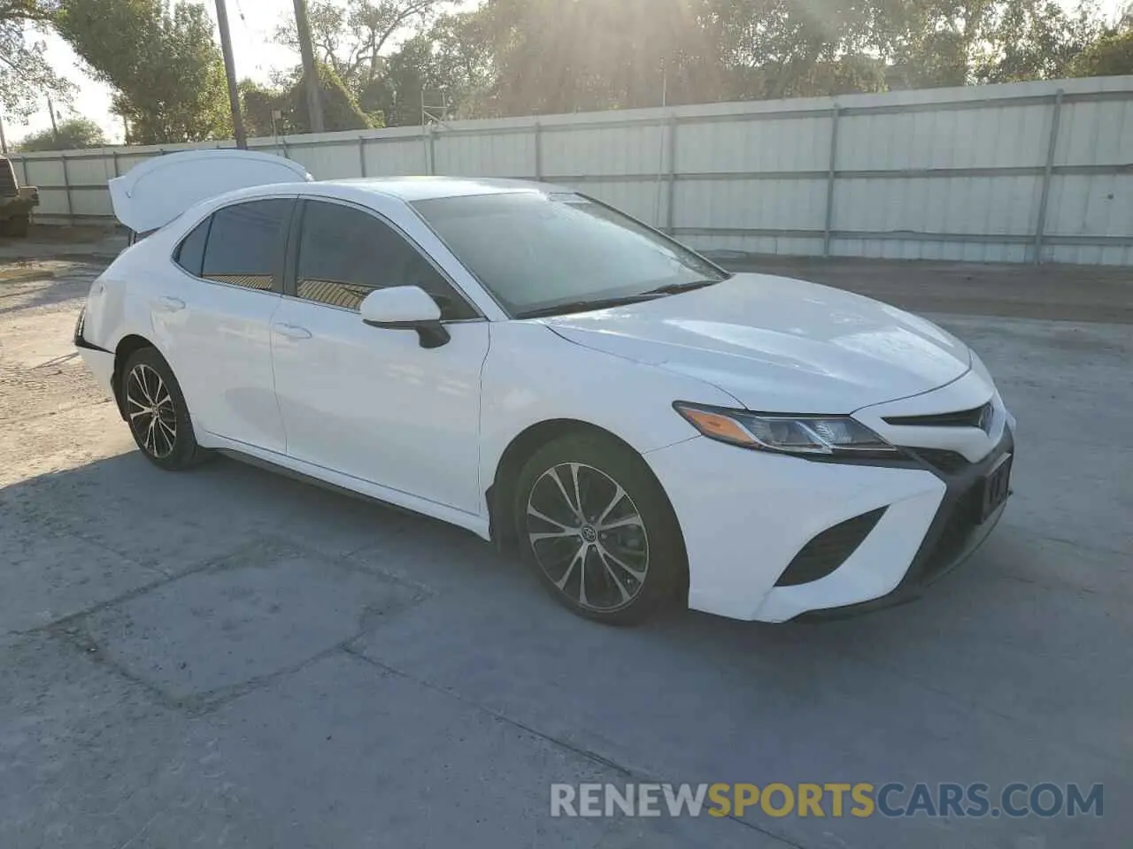 4 Photograph of a damaged car 4T1G11AK6LU982689 TOYOTA CAMRY 2020