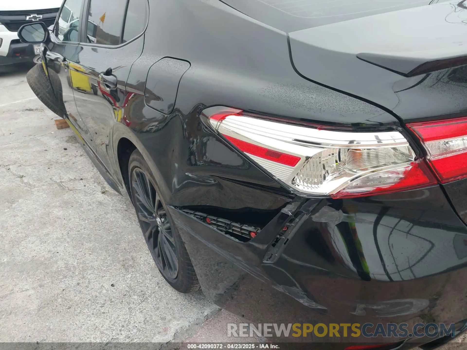 18 Photograph of a damaged car 4T1G11AK7LU301861 TOYOTA CAMRY 2020