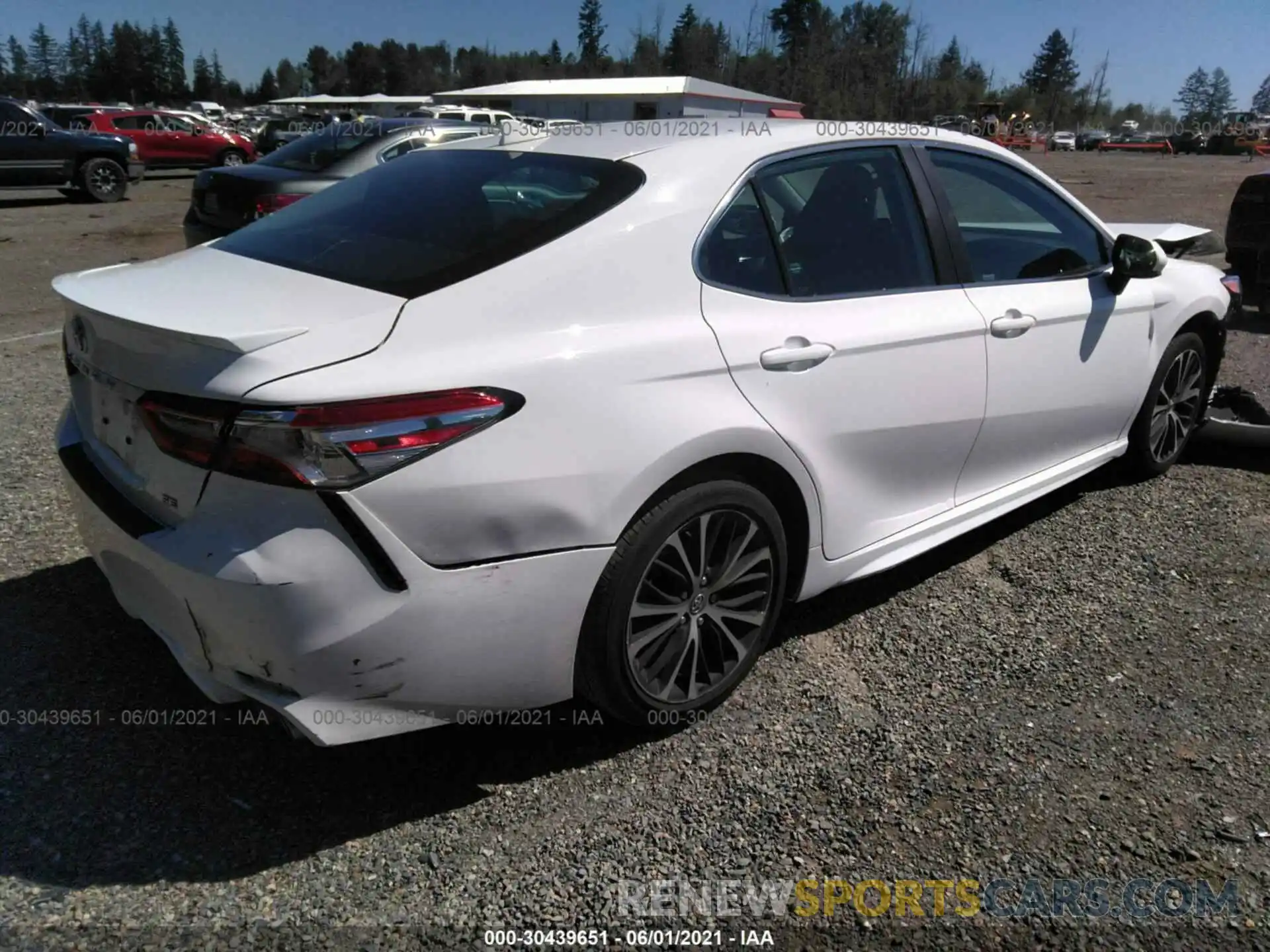 4 Photograph of a damaged car 4T1G11AK7LU341776 TOYOTA CAMRY 2020