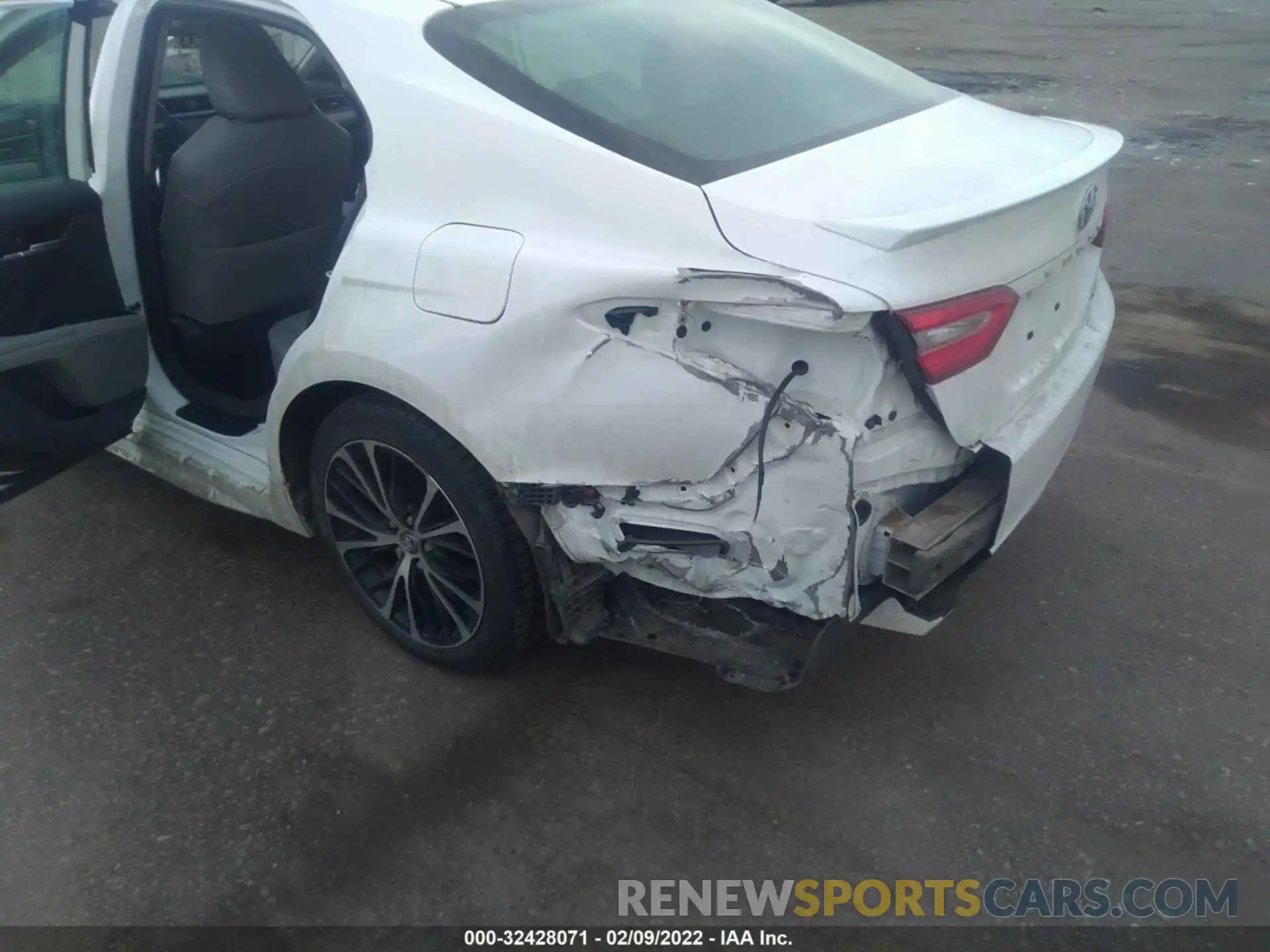 6 Photograph of a damaged car 4T1G11AK7LU343026 TOYOTA CAMRY 2020