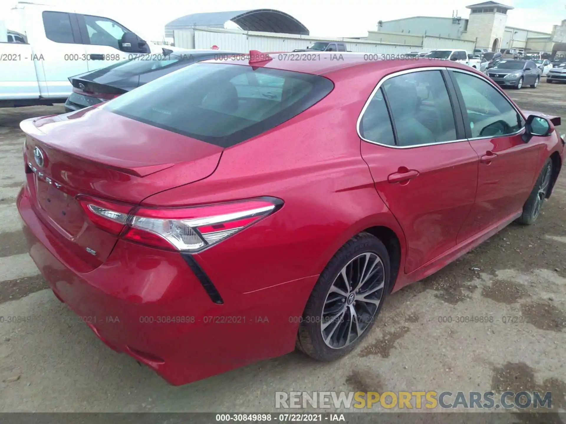 4 Photograph of a damaged car 4T1G11AK7LU348842 TOYOTA CAMRY 2020