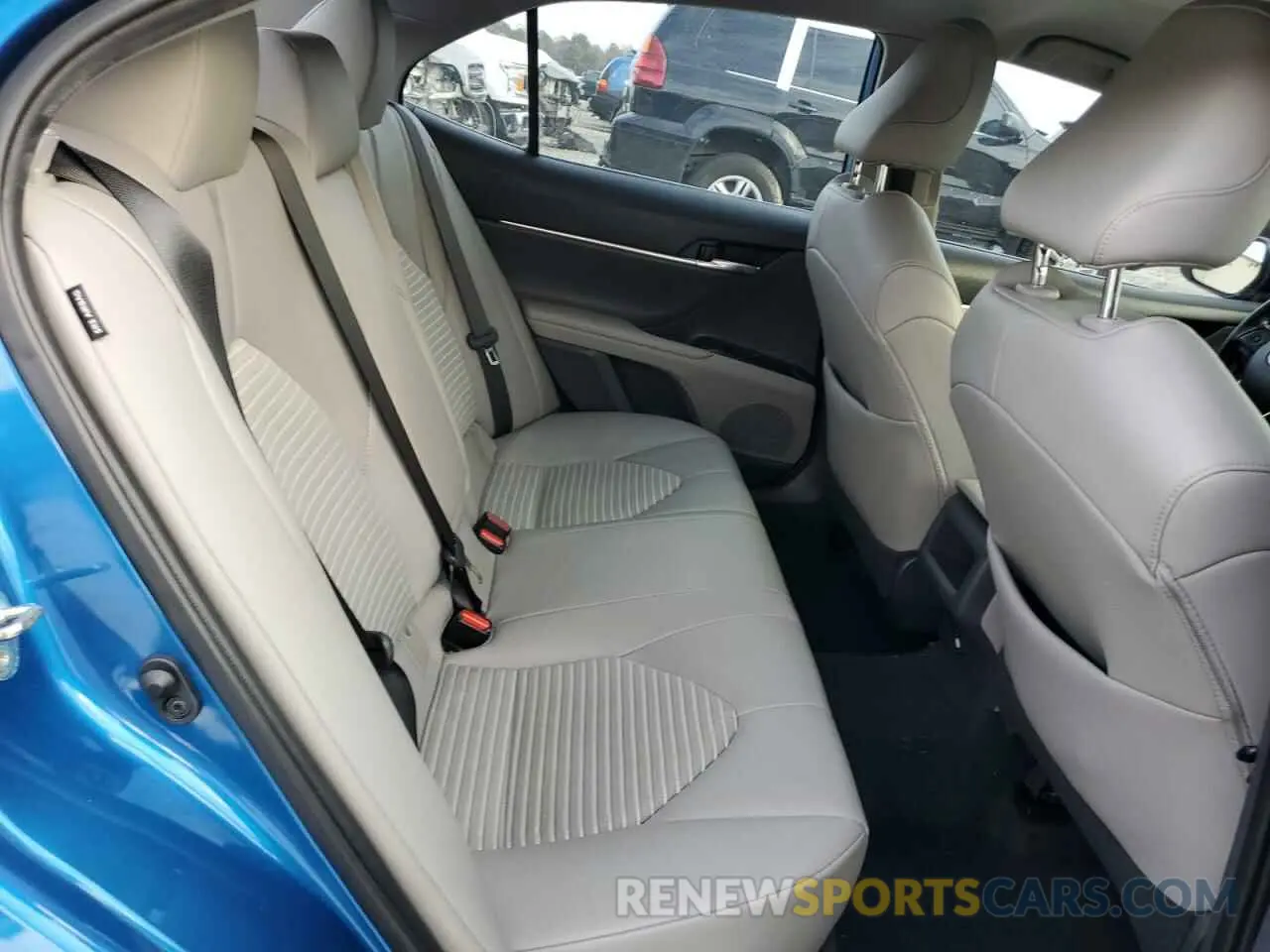 11 Photograph of a damaged car 4T1G11AK7LU352924 TOYOTA CAMRY 2020