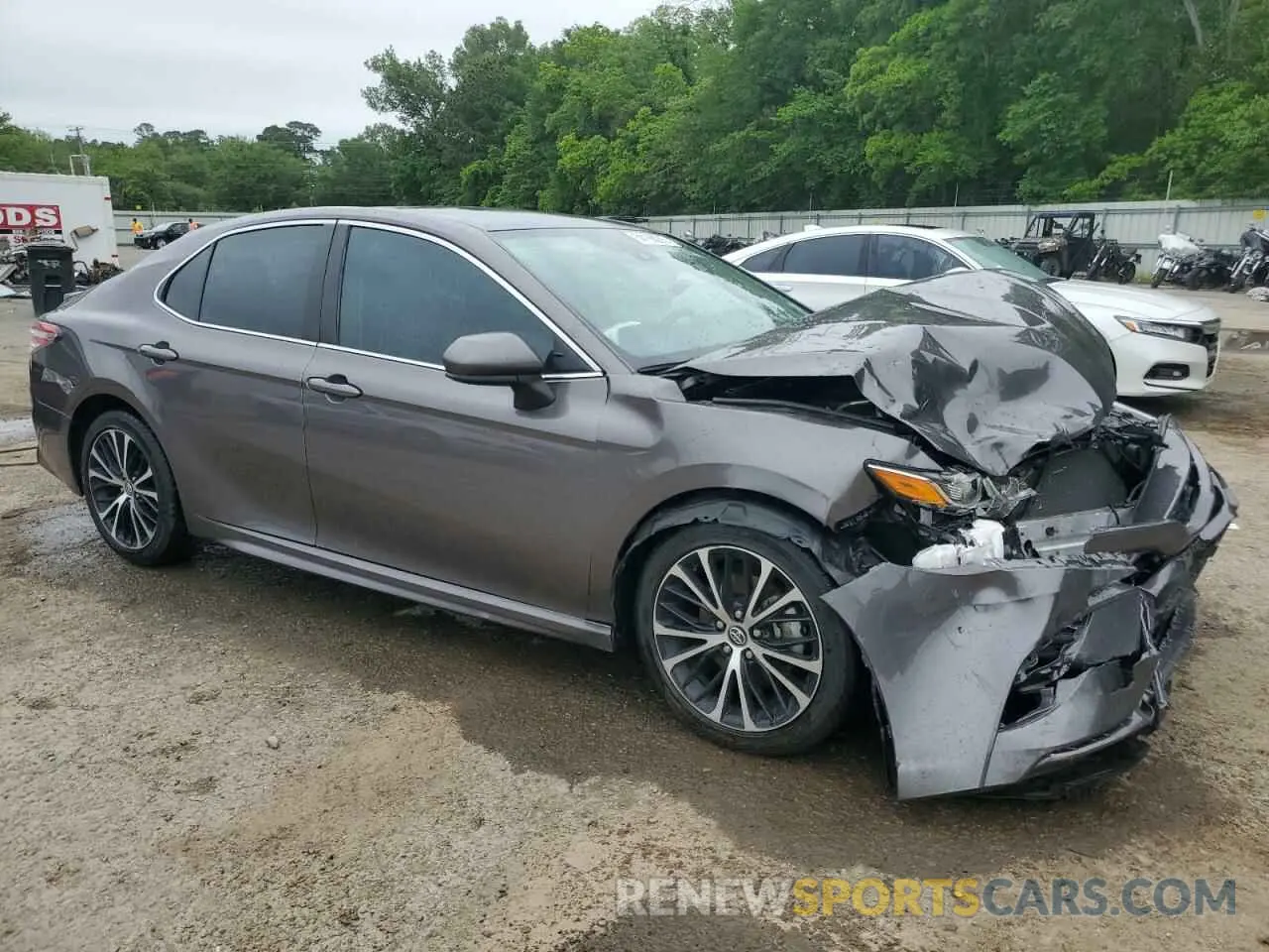 4 Photograph of a damaged car 4T1G11AK7LU352969 TOYOTA CAMRY 2020