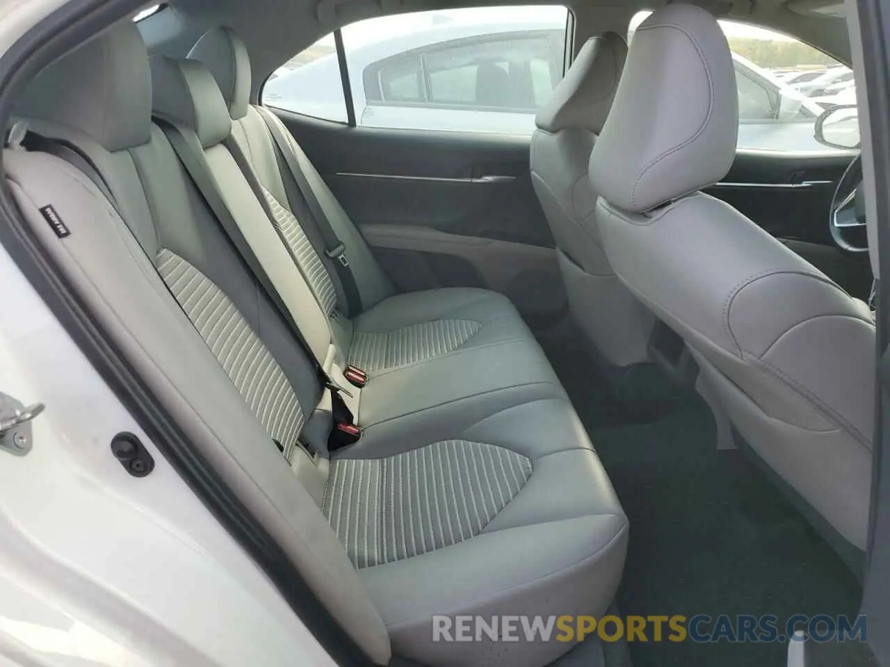 10 Photograph of a damaged car 4T1G11AK7LU354060 TOYOTA CAMRY 2020