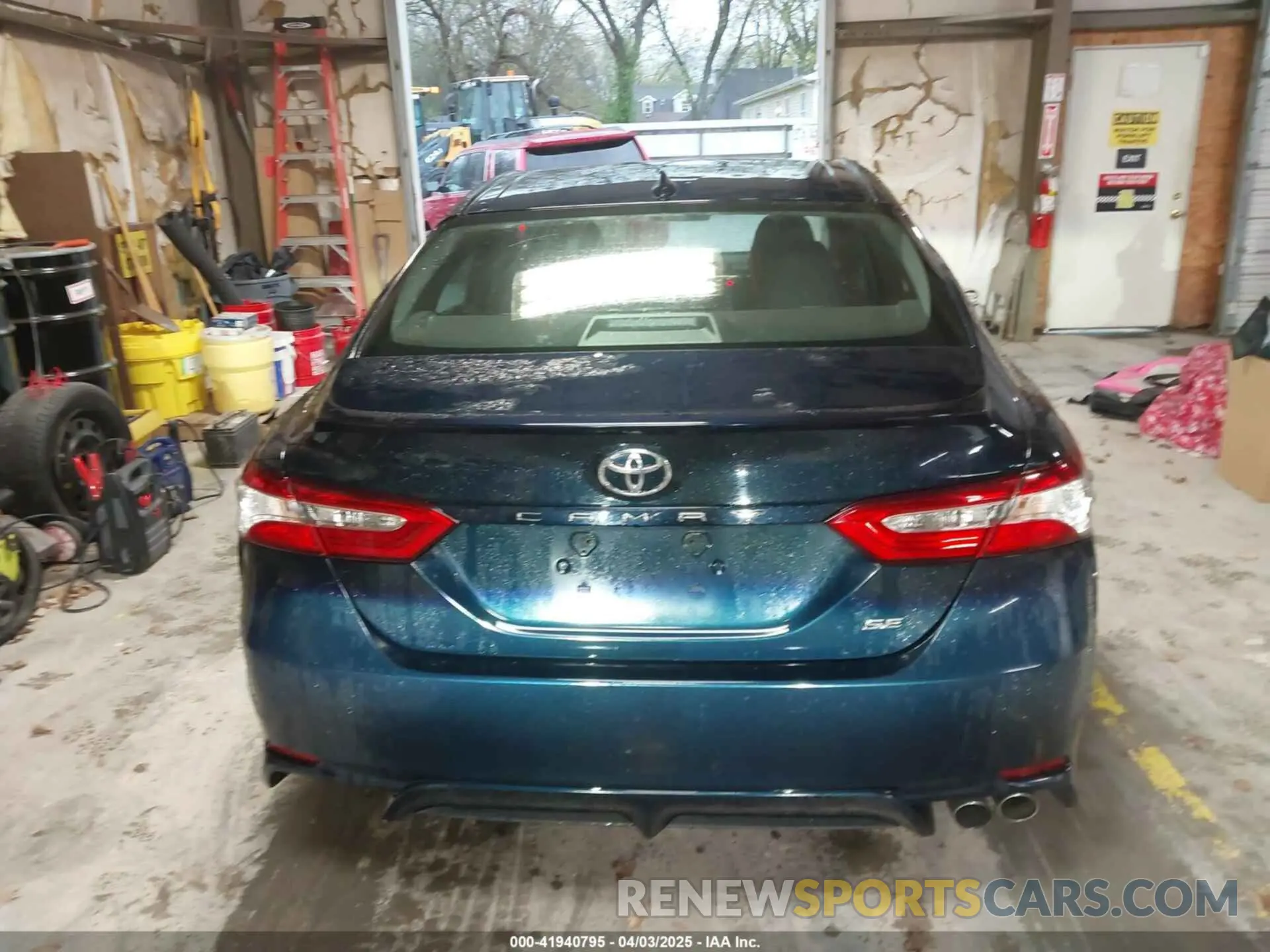 16 Photograph of a damaged car 4T1G11AK7LU362806 TOYOTA CAMRY 2020