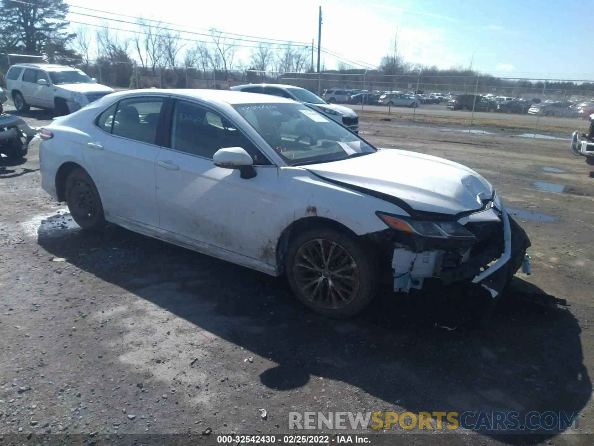 1 Photograph of a damaged car 4T1G11AK7LU380819 TOYOTA CAMRY 2020