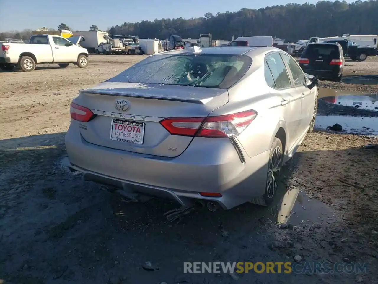 4 Photograph of a damaged car 4T1G11AK7LU385387 TOYOTA CAMRY 2020