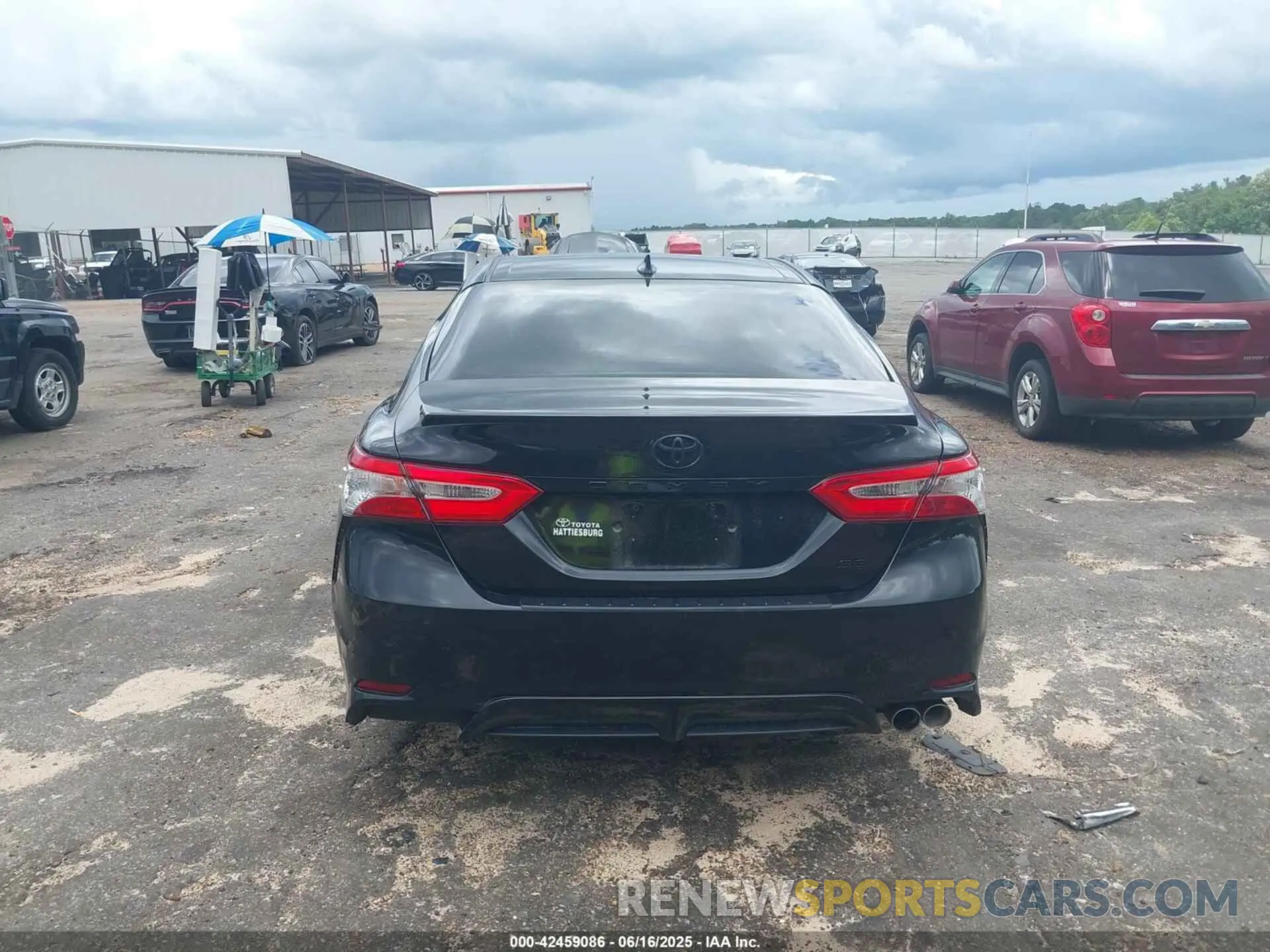 16 Photograph of a damaged car 4T1G11AK7LU397121 TOYOTA CAMRY 2020