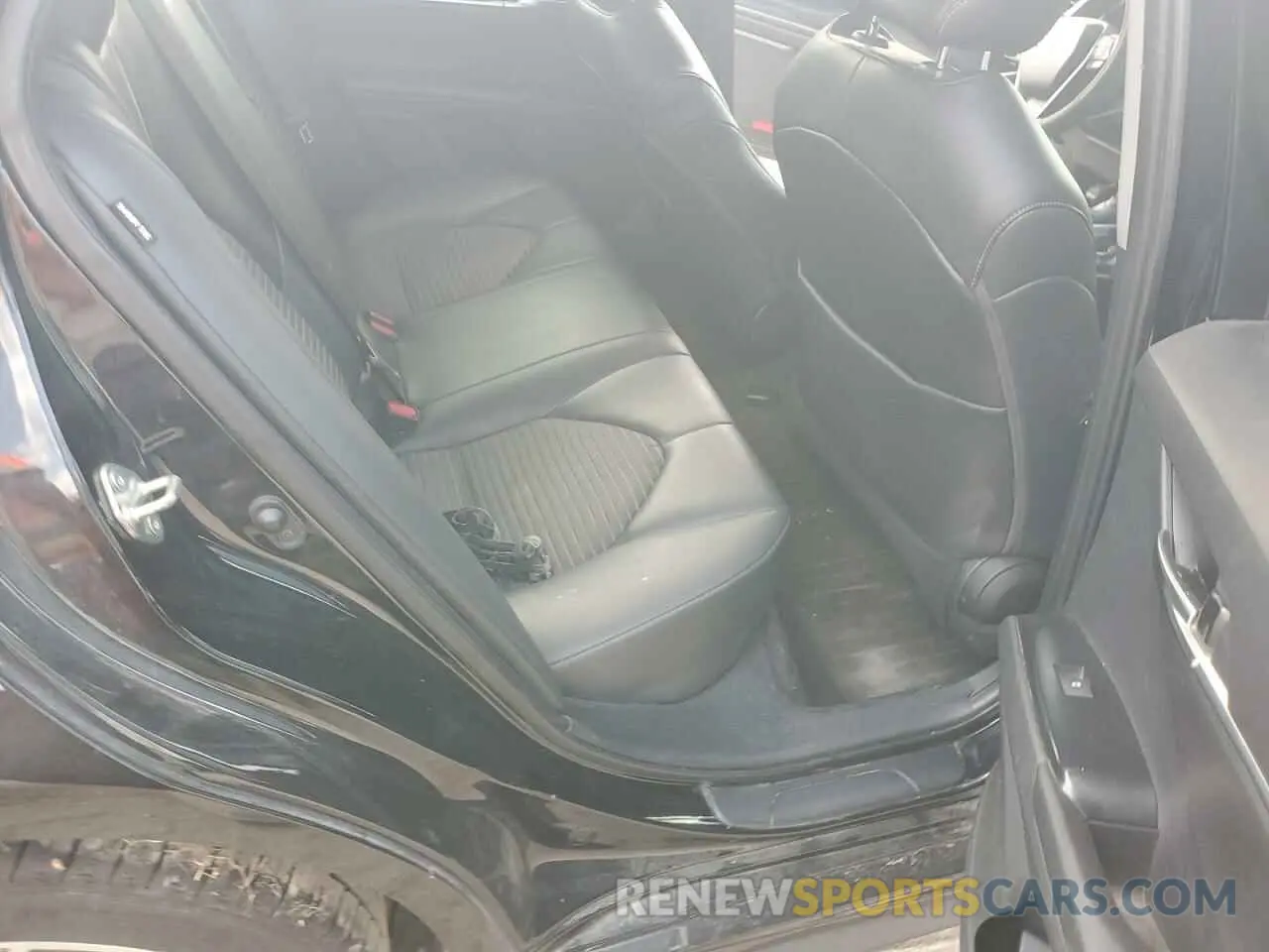 10 Photograph of a damaged car 4T1G11AK7LU500876 TOYOTA CAMRY 2020