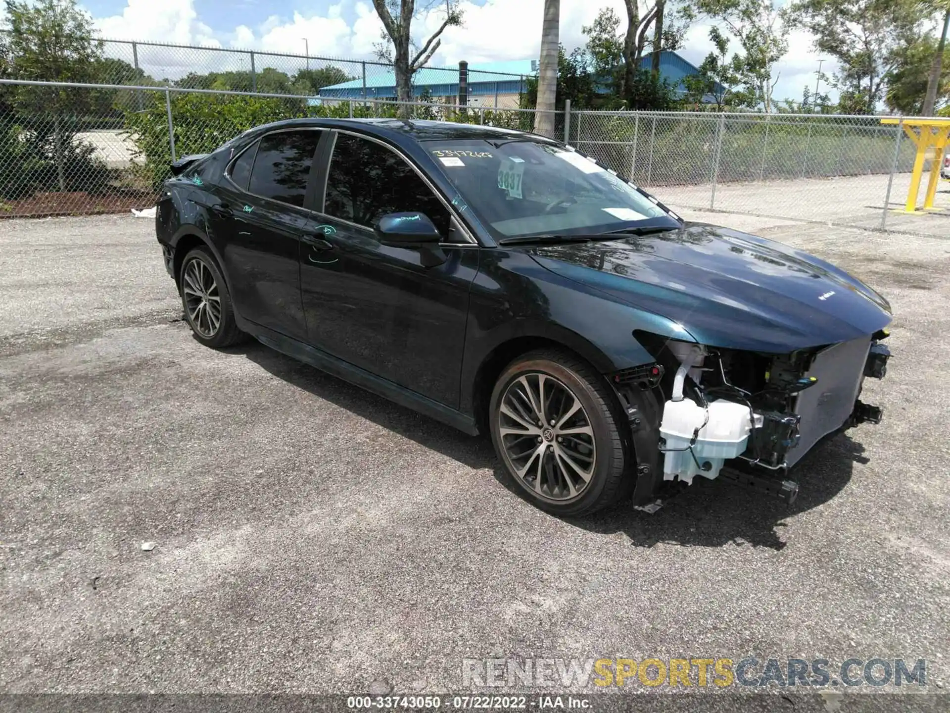 1 Photograph of a damaged car 4T1G11AK7LU507309 TOYOTA CAMRY 2020