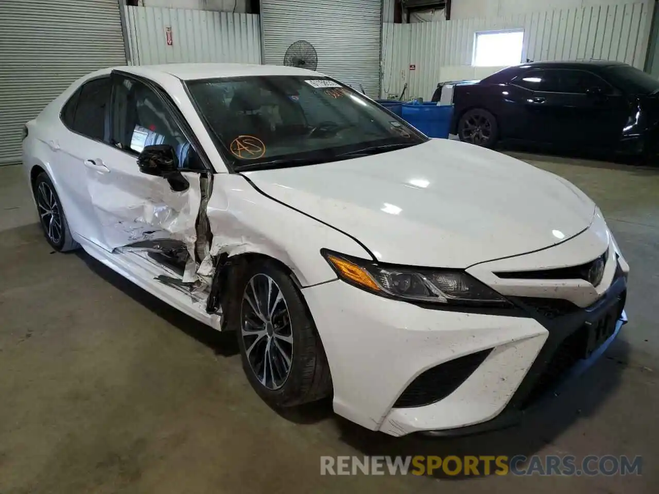 1 Photograph of a damaged car 4T1G11AK7LU861170 TOYOTA CAMRY 2020