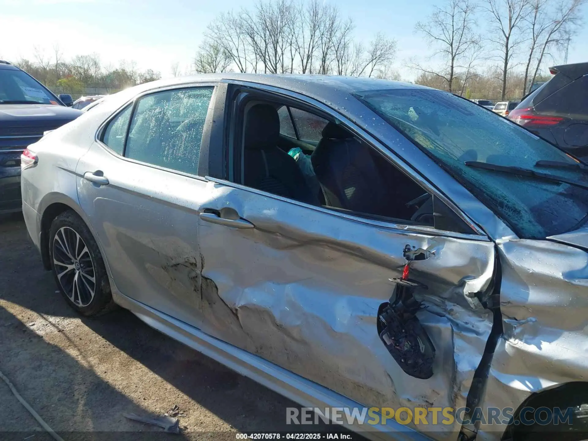 14 Photograph of a damaged car 4T1G11AK7LU873268 TOYOTA CAMRY 2020