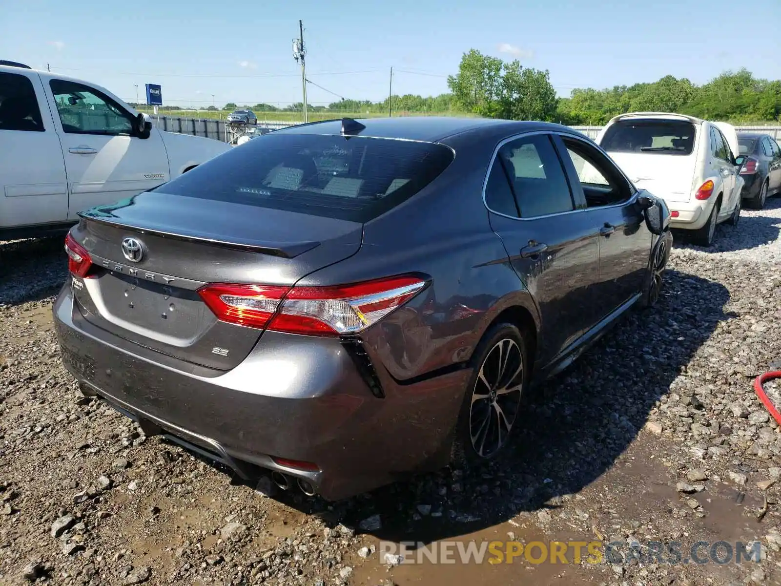 4 Photograph of a damaged car 4T1G11AK7LU879555 TOYOTA CAMRY 2020