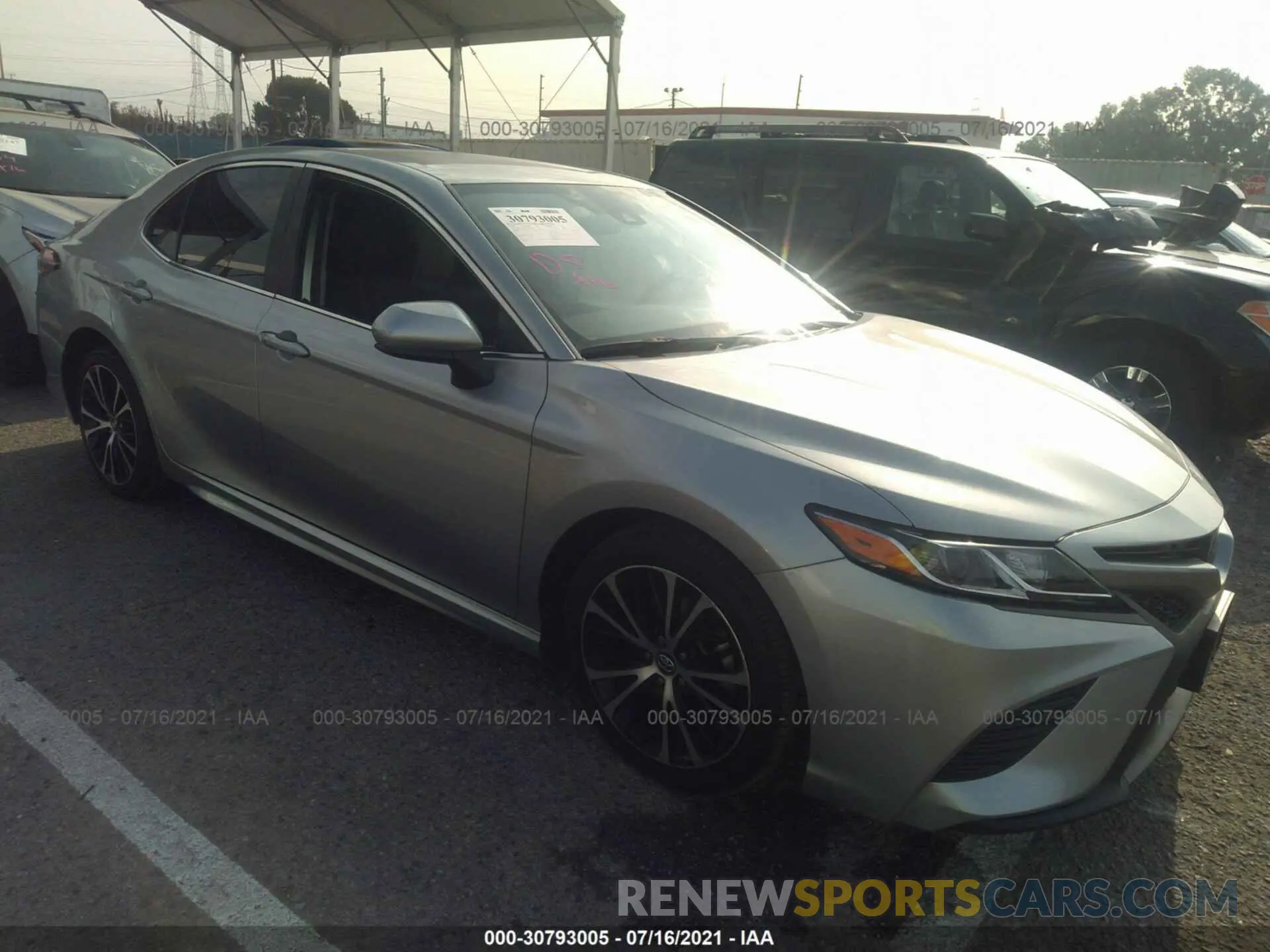 1 Photograph of a damaged car 4T1G11AK7LU895464 TOYOTA CAMRY 2020