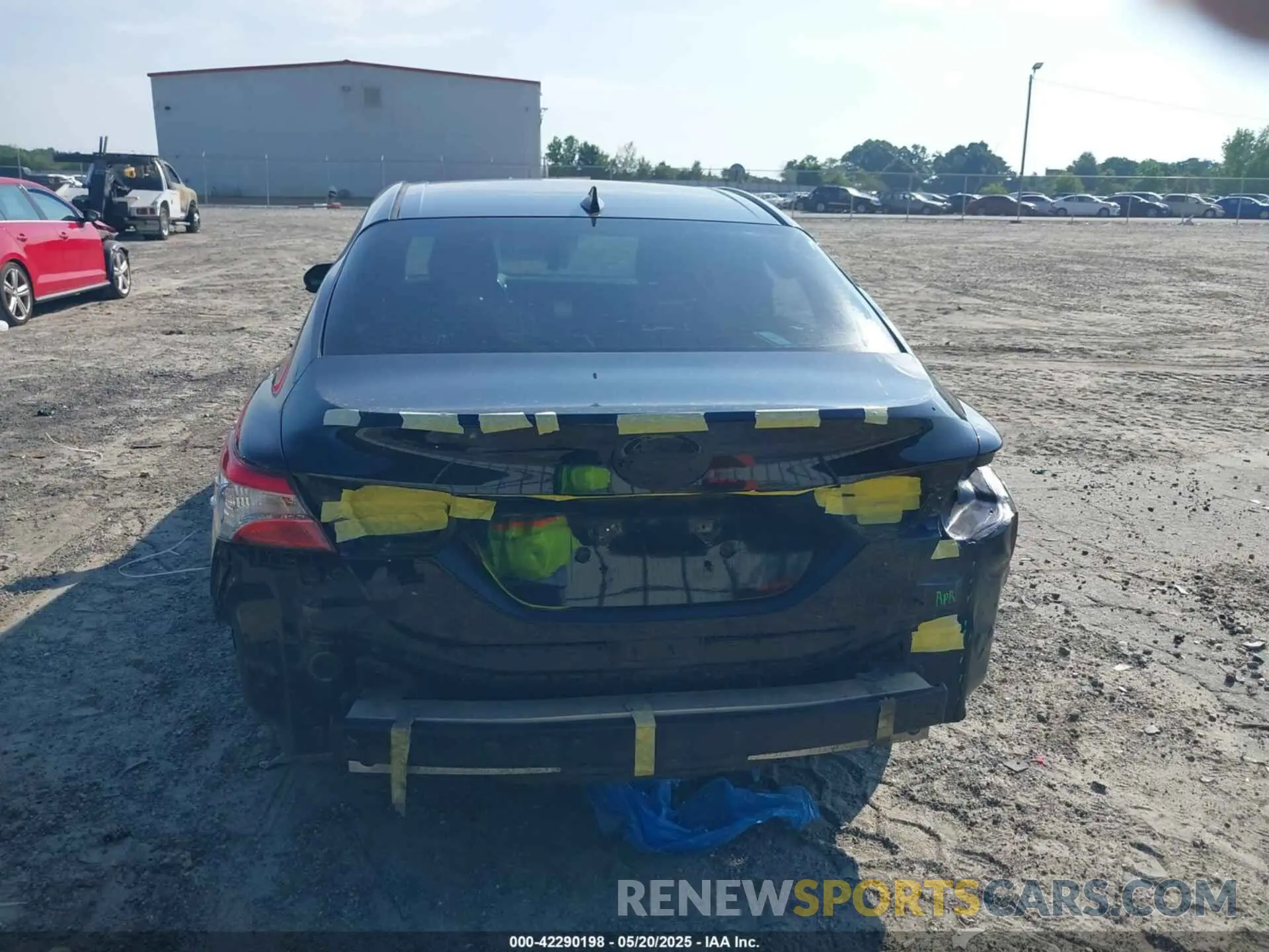 17 Photograph of a damaged car 4T1G11AK7LU905104 TOYOTA CAMRY 2020