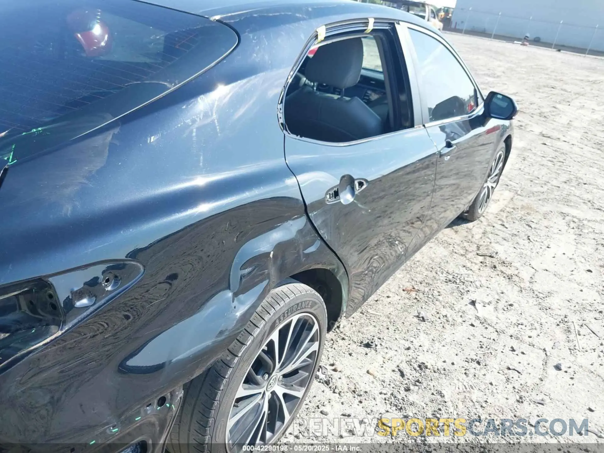 18 Photograph of a damaged car 4T1G11AK7LU905104 TOYOTA CAMRY 2020