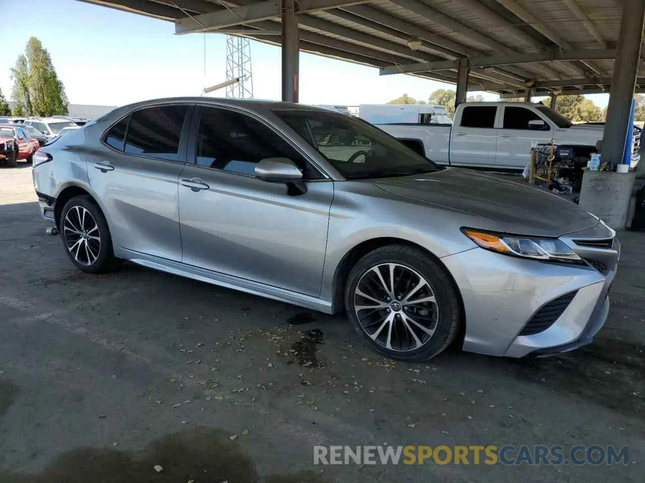 4 Photograph of a damaged car 4T1G11AK7LU916796 TOYOTA CAMRY 2020
