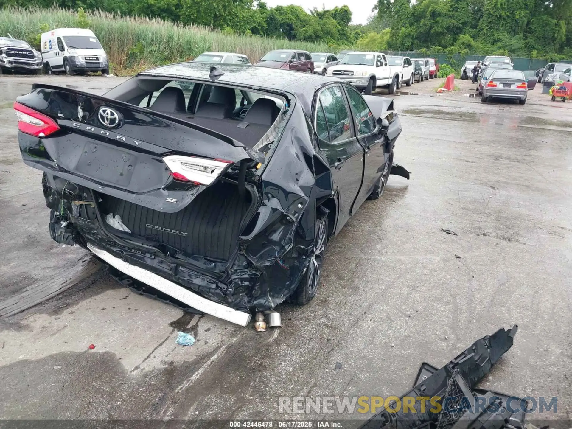 4 Photograph of a damaged car 4T1G11AK7LU917866 TOYOTA CAMRY 2020