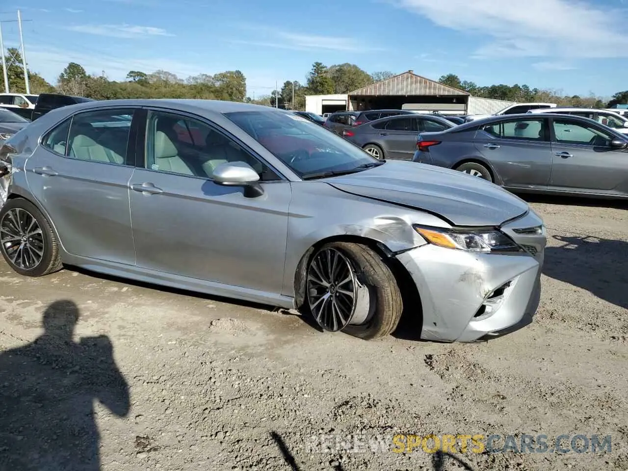 4 Photograph of a damaged car 4T1G11AK7LU922369 TOYOTA CAMRY 2020