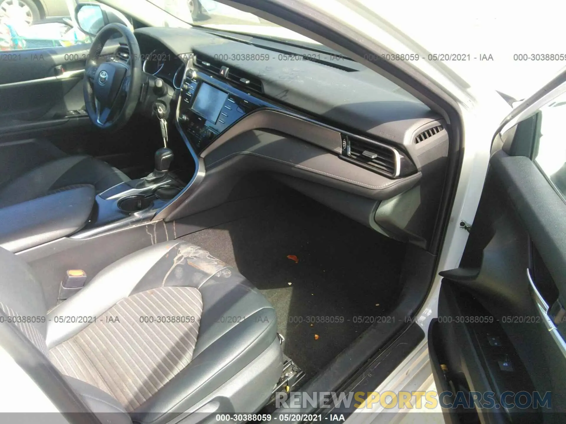 5 Photograph of a damaged car 4T1G11AK7LU928074 TOYOTA CAMRY 2020