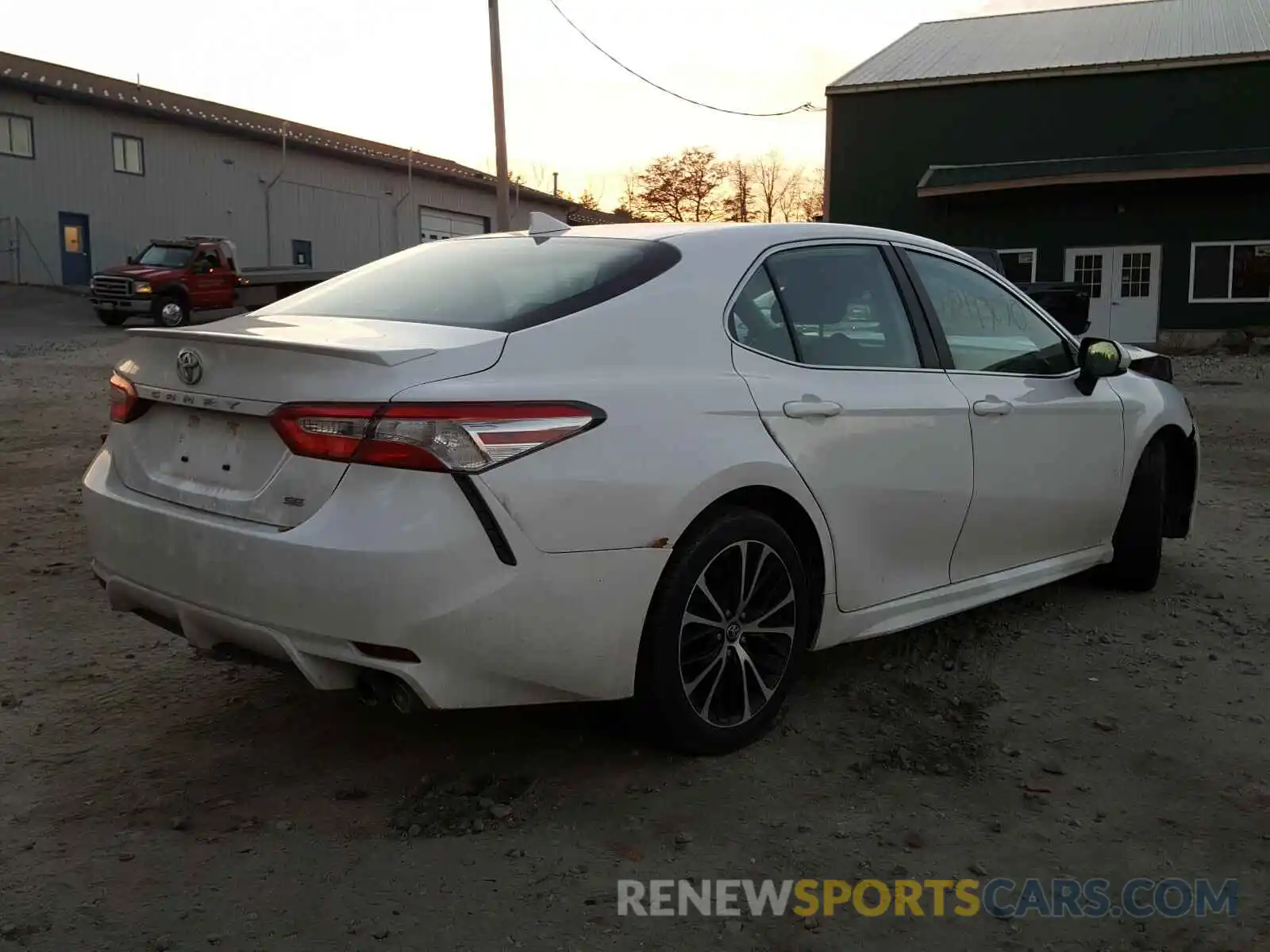 4 Photograph of a damaged car 4T1G11AK7LU929483 TOYOTA CAMRY 2020