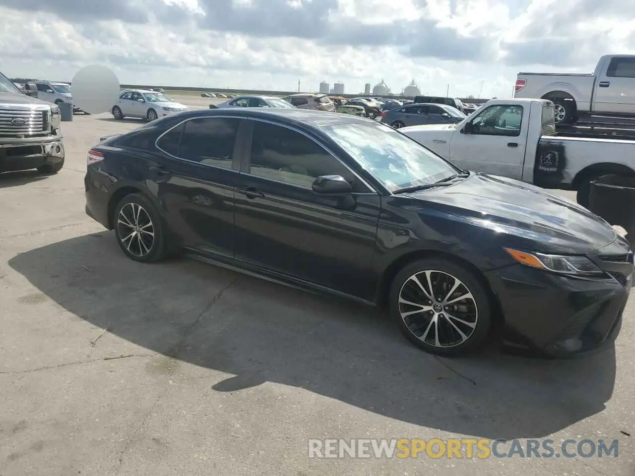 4 Photograph of a damaged car 4T1G11AK7LU940225 TOYOTA CAMRY 2020