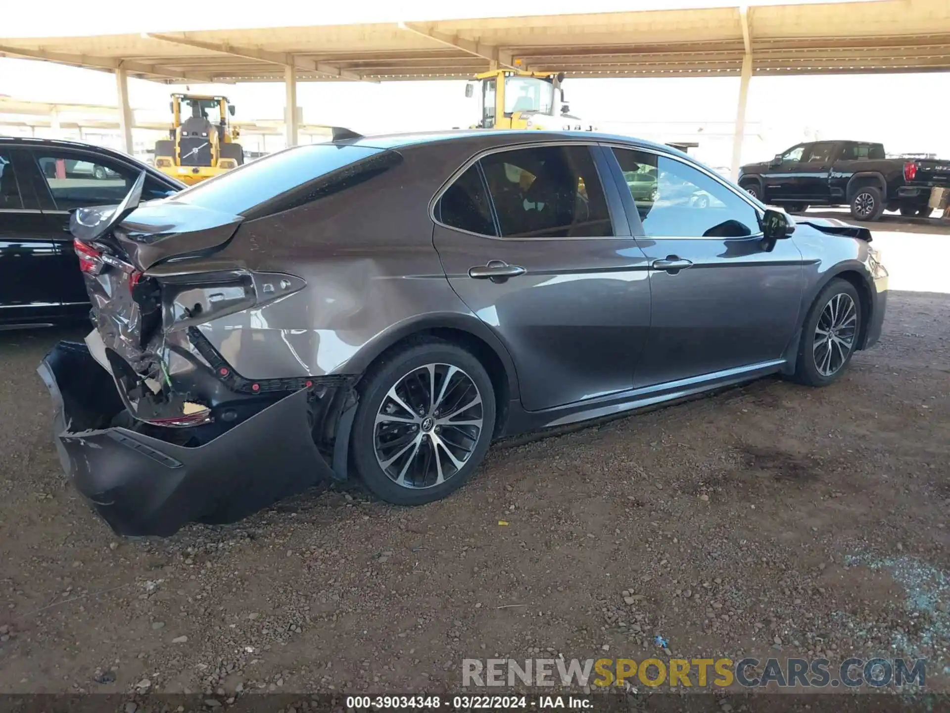 4 Photograph of a damaged car 4T1G11AK7LU945294 TOYOTA CAMRY 2020