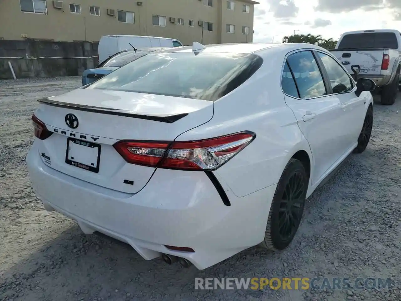 4 Photograph of a damaged car 4T1G11AK7LU954268 TOYOTA CAMRY 2020