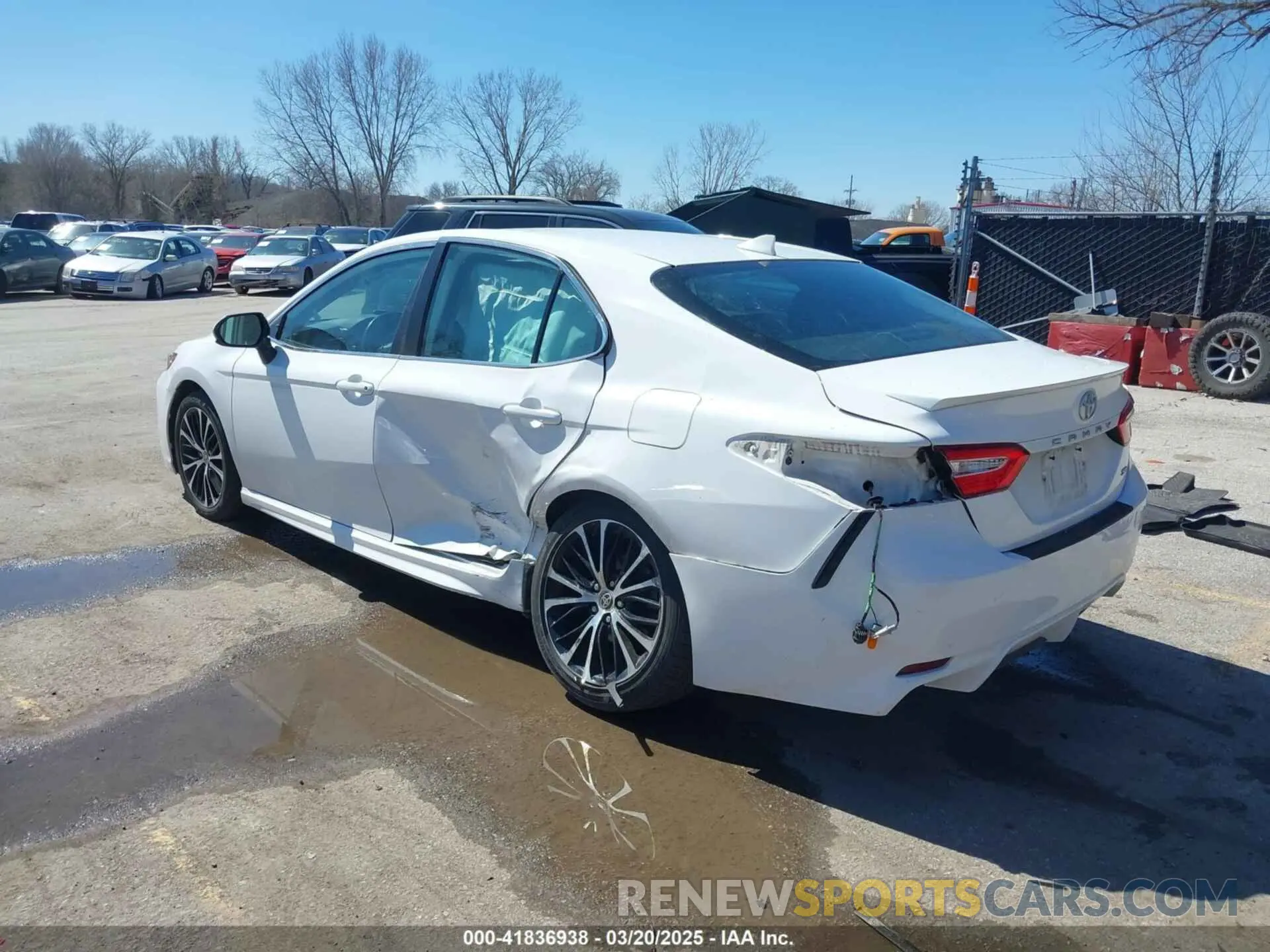 3 Photograph of a damaged car 4T1G11AK7LU960524 TOYOTA CAMRY 2020