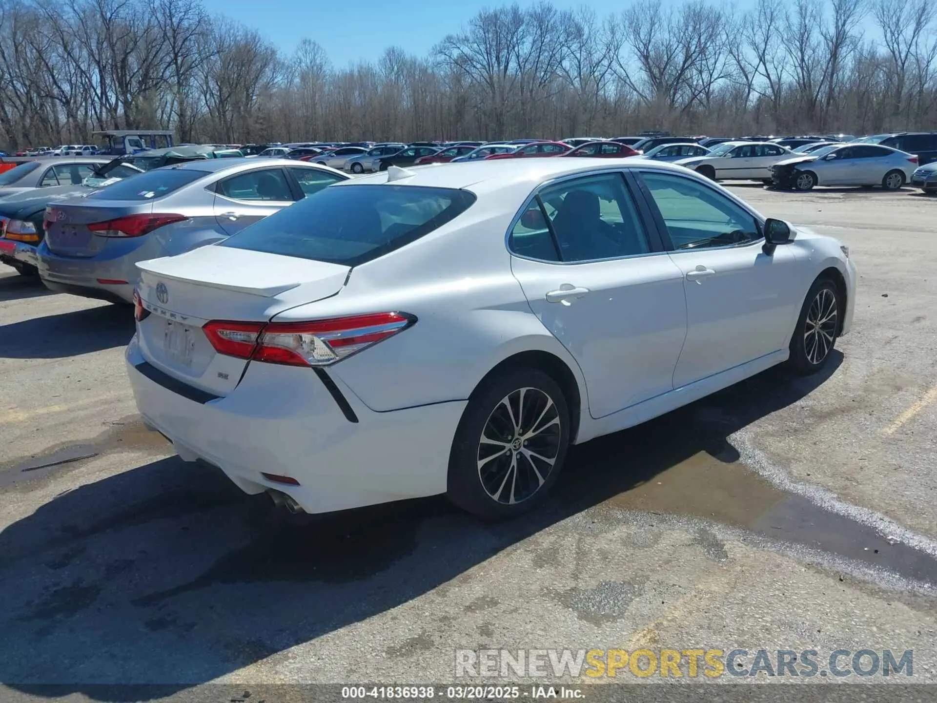 4 Photograph of a damaged car 4T1G11AK7LU960524 TOYOTA CAMRY 2020