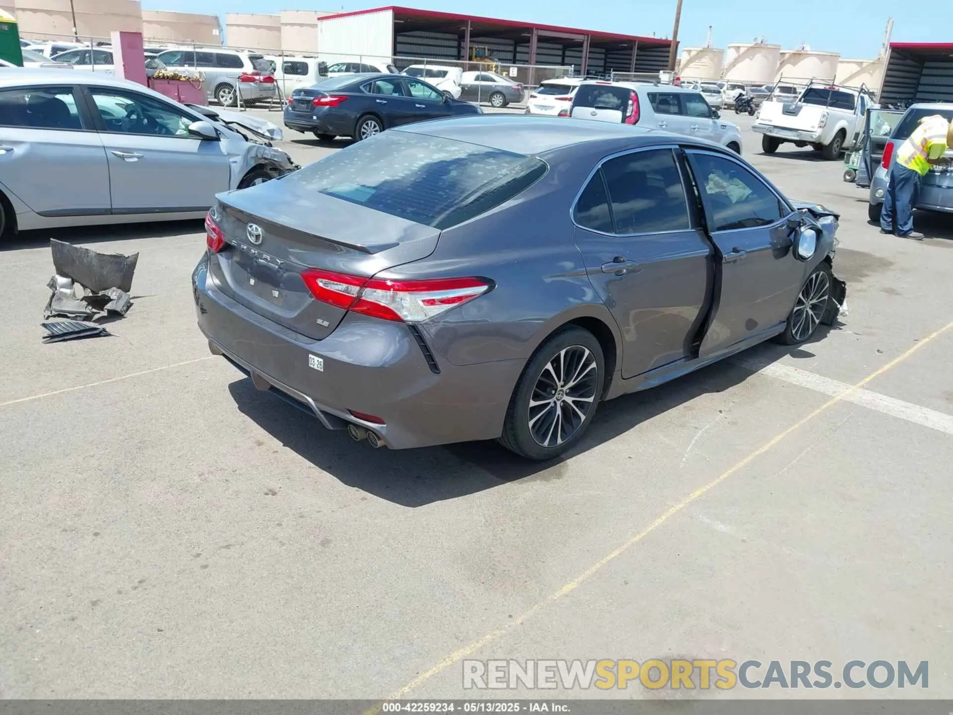4 Photograph of a damaged car 4T1G11AK7LU962743 TOYOTA CAMRY 2020
