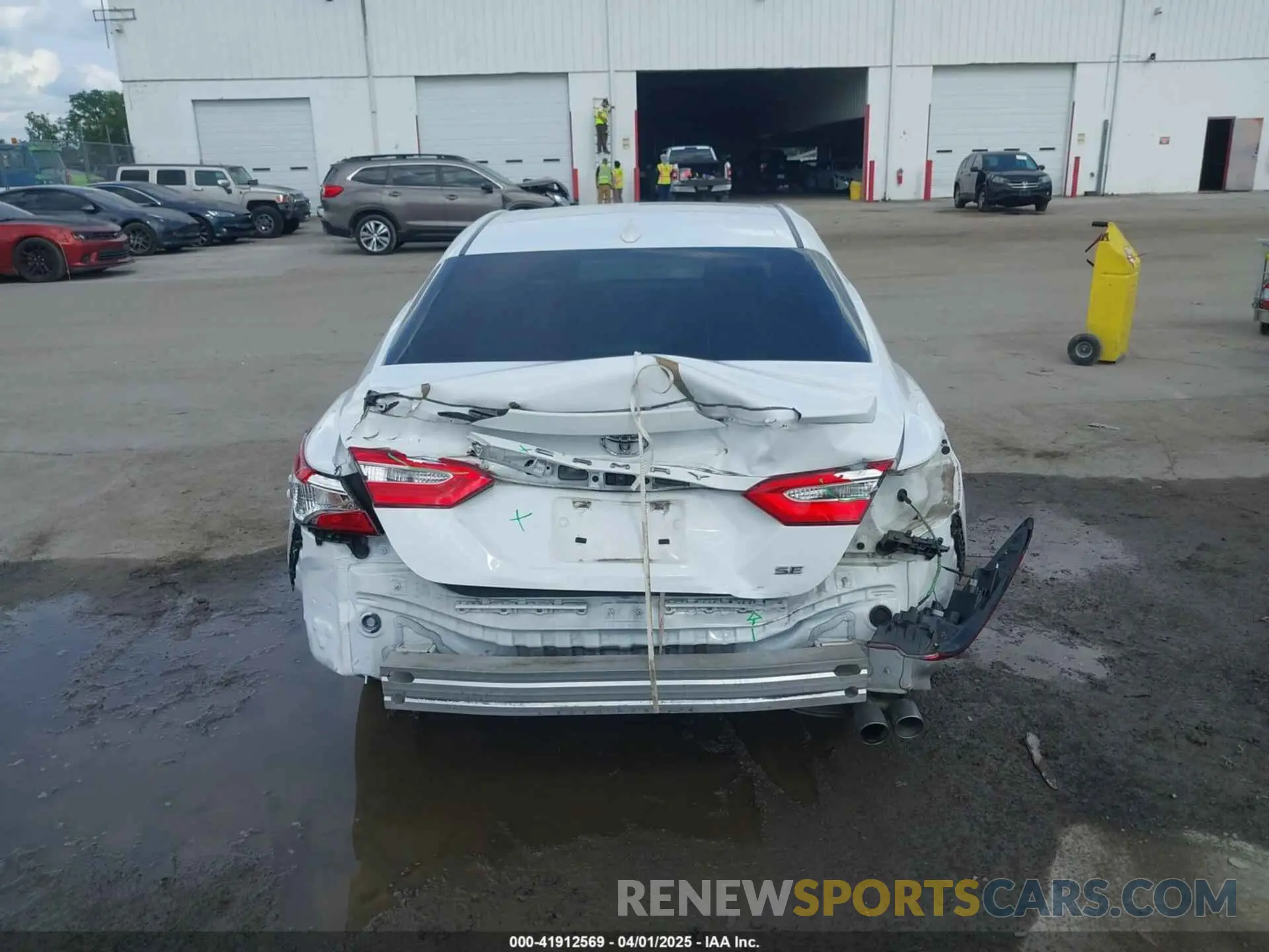 16 Photograph of a damaged car 4T1G11AK7LU975234 TOYOTA CAMRY 2020