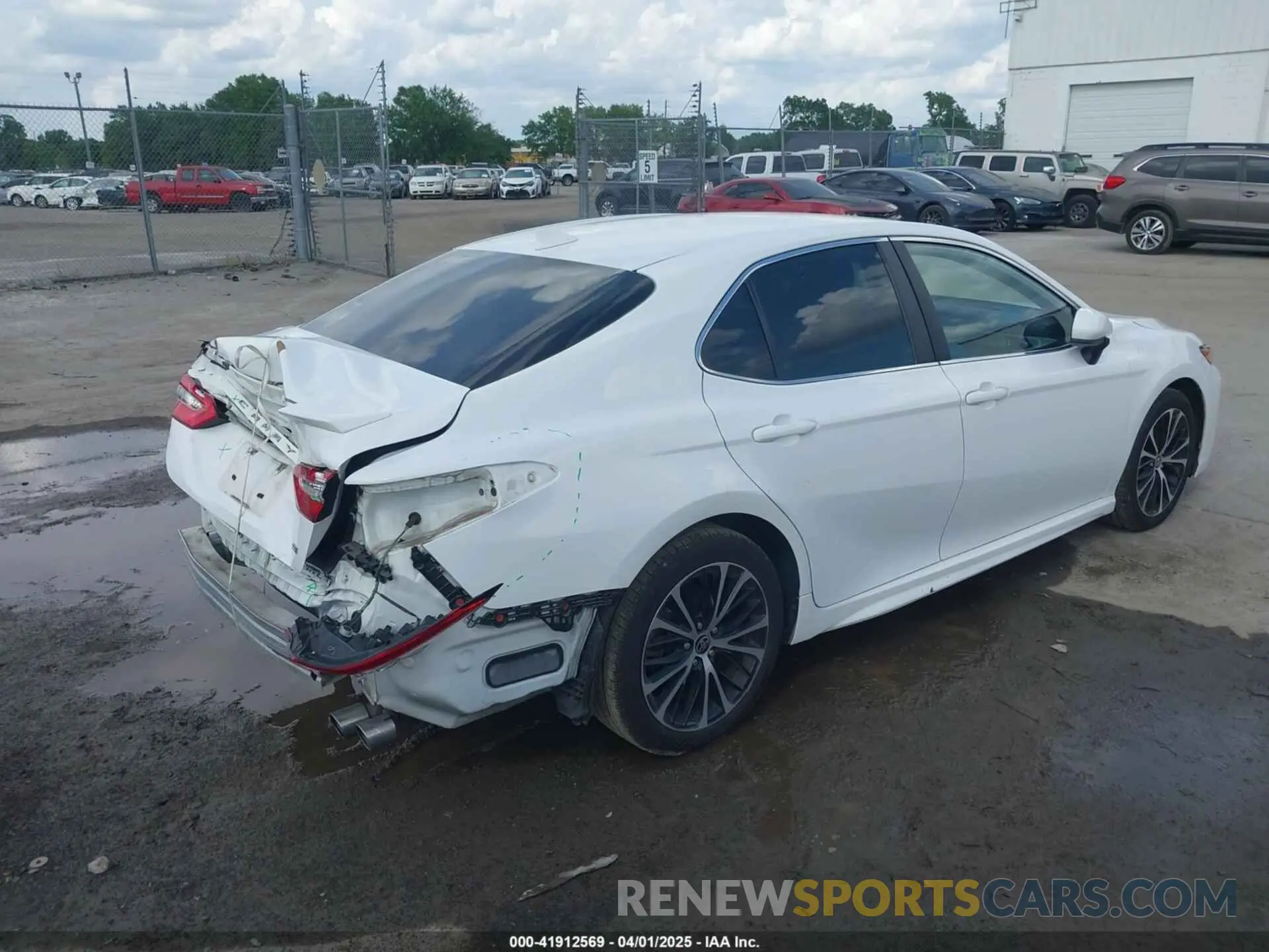 4 Photograph of a damaged car 4T1G11AK7LU975234 TOYOTA CAMRY 2020