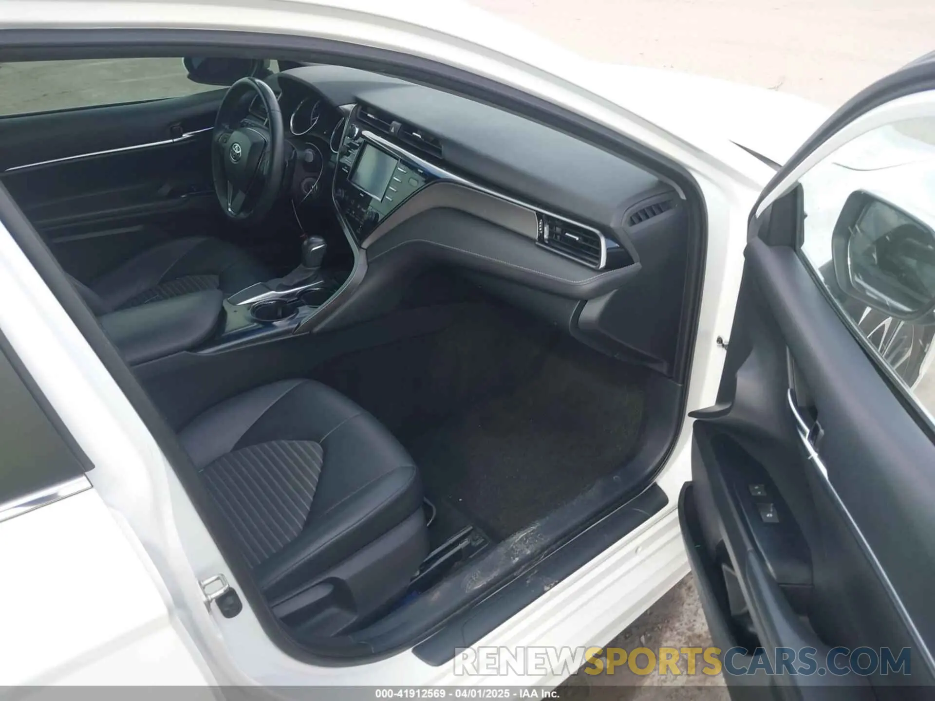5 Photograph of a damaged car 4T1G11AK7LU975234 TOYOTA CAMRY 2020
